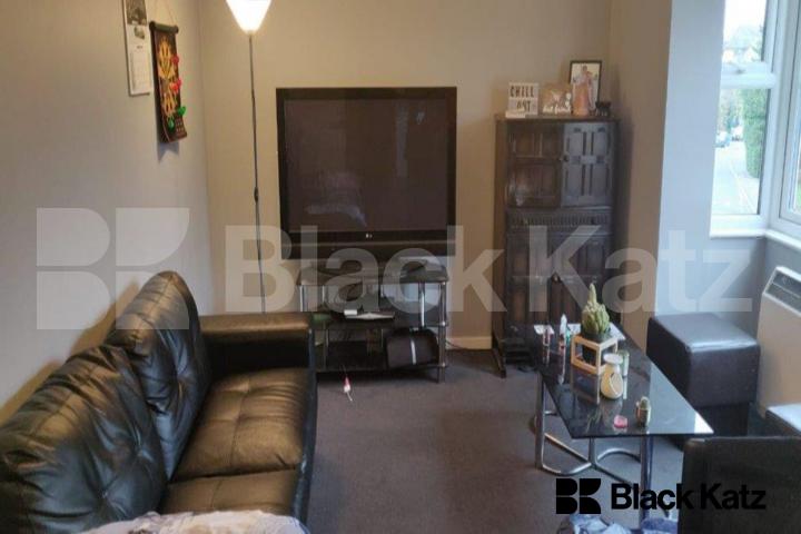  Bright & Airy With Neutral Decor Throughout Blake Court Stubbs Drive, Bermondsey